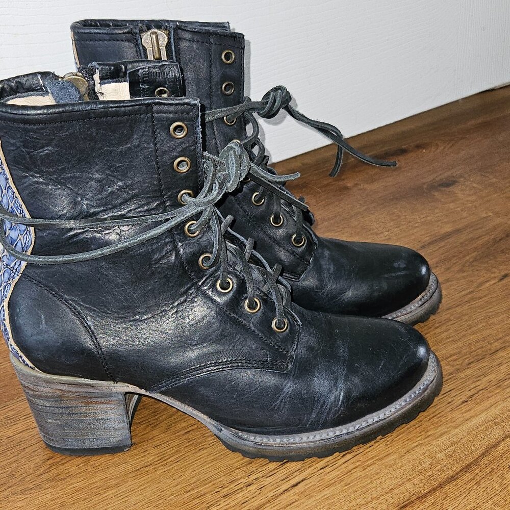 Freebird by Steven navy blue boots - Picture 2 of 2